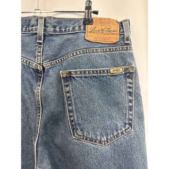 Levi’s pants regular fit size 34/30
Rise-12
Waist-16
Inseam-30 - Picture 4 of 6